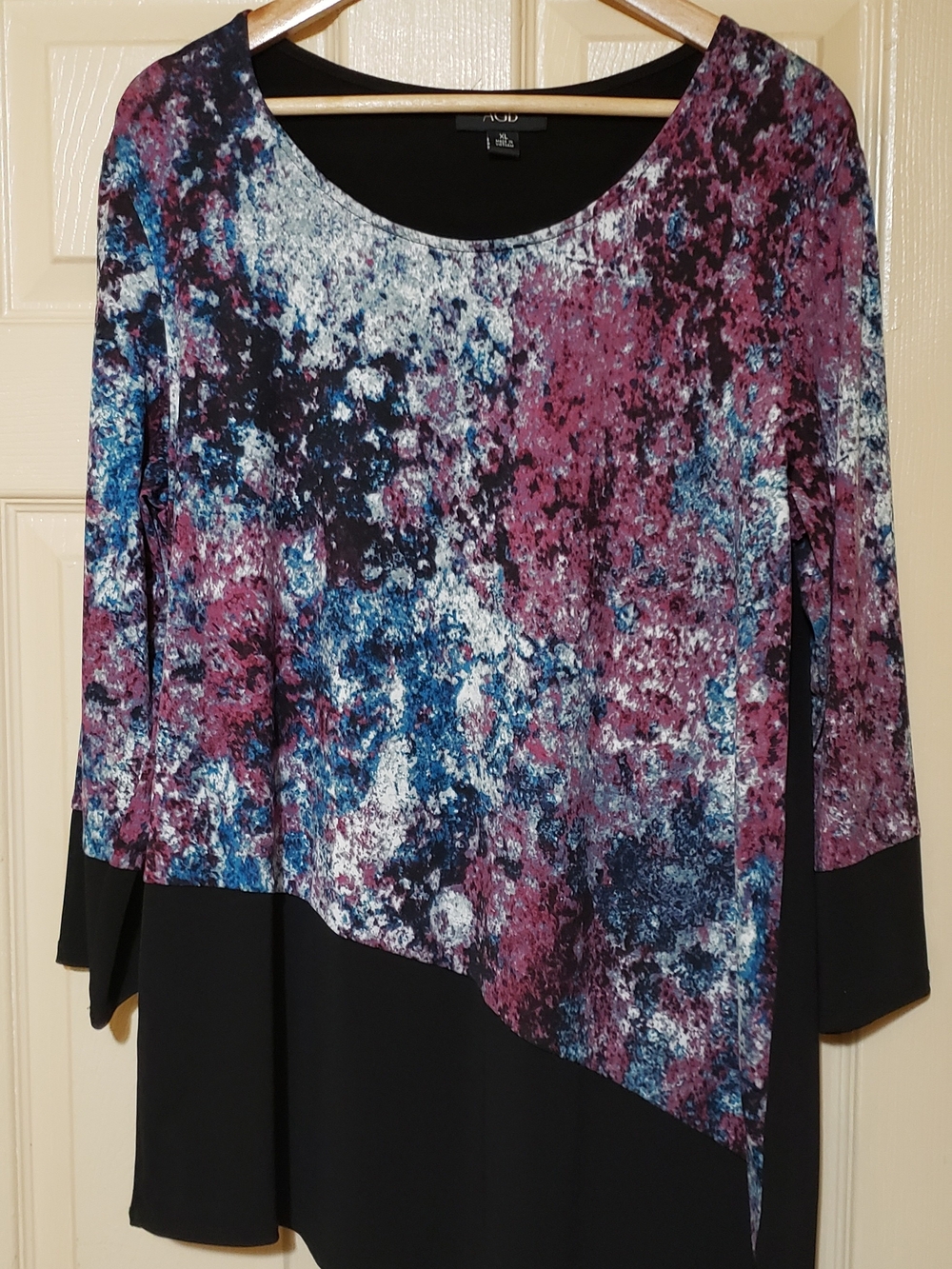 AGB Multicolor Abstract Tunic Top in Black, Blue & Purple